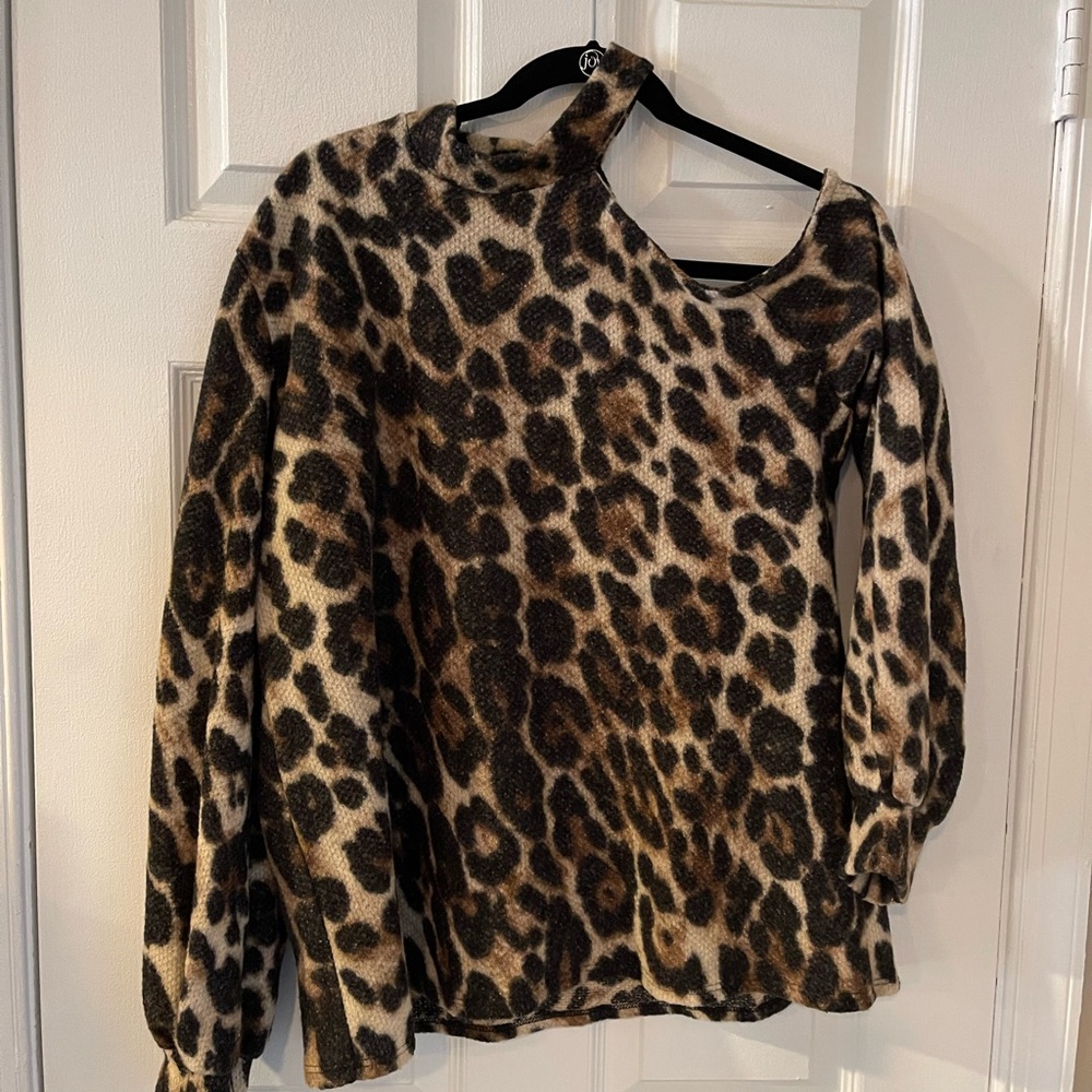 Cheetah Off the shoulder sweater